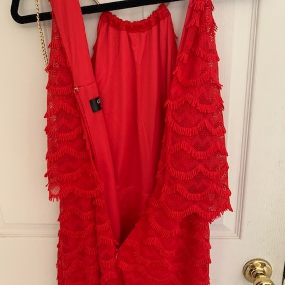 Elegant fancy dress by Guess/Haltered neck with gold chain accent closure - Picture 6 of 7